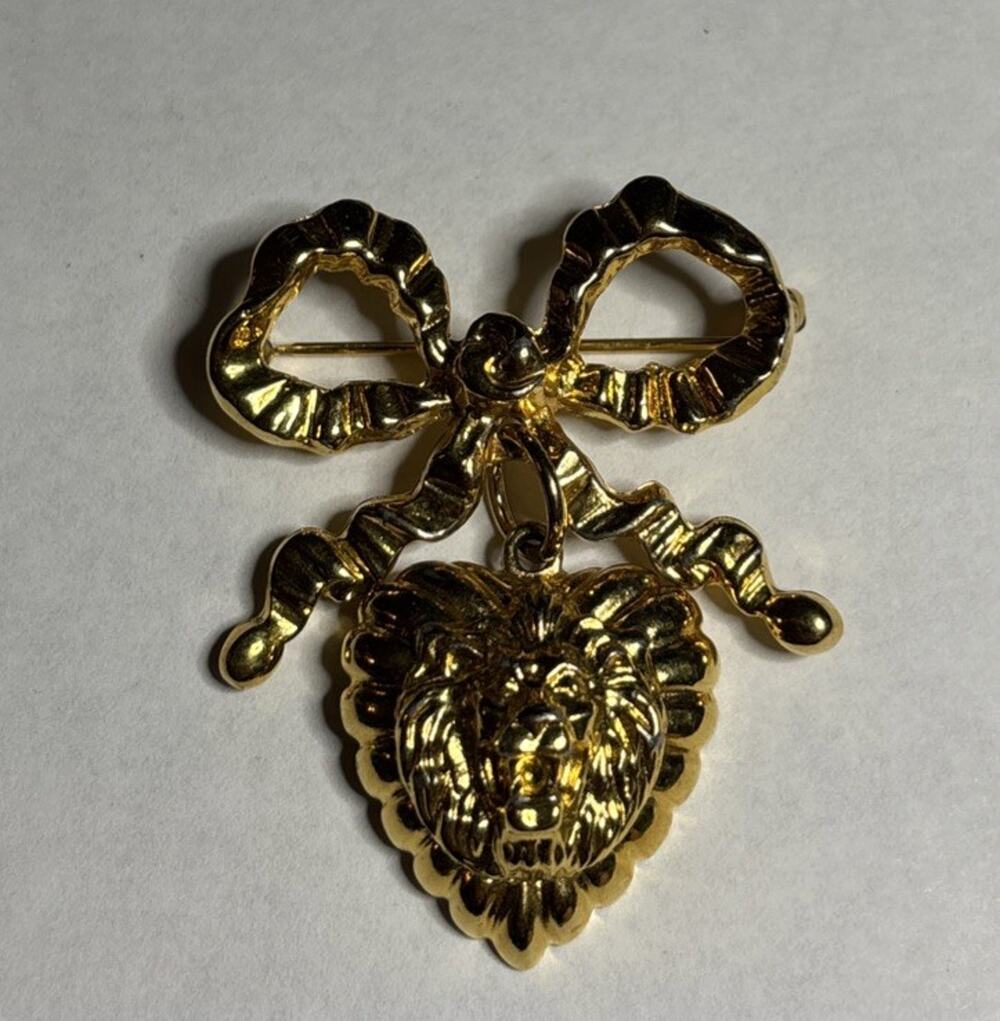 Vintage Gold Tone Bow Brooch Dangling Lion Head Medallion Figural Pin